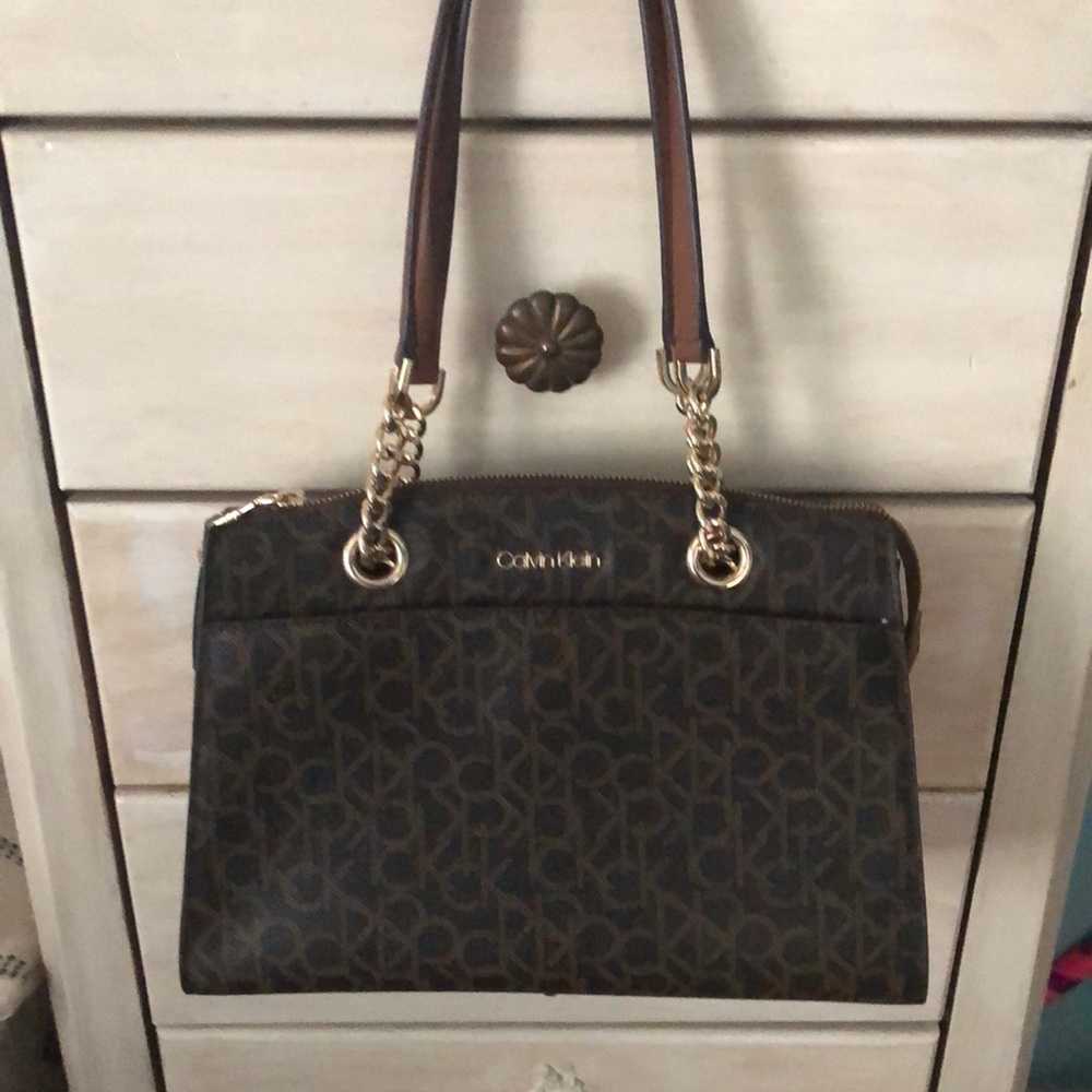 LIKE NEW CALVIN KLEIN Shoulder bag.